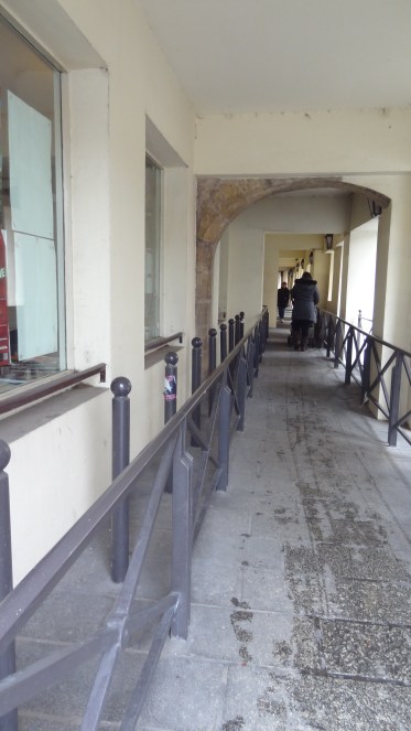 Rue des Bernardins. Paris5e. Les grilles du renfoncement