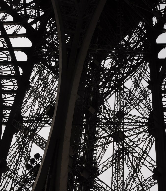 tour-eiffel-toile-circonvolutions-dentelle