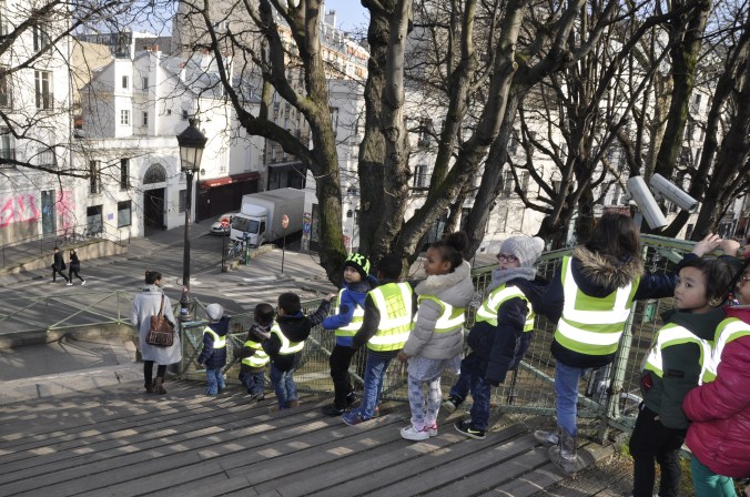 quai-de-jemmapes-enfants-sur-la-passerelle