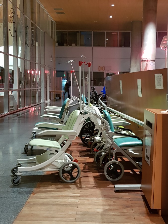 Hall d'accueil de l'hôpital Pompidou