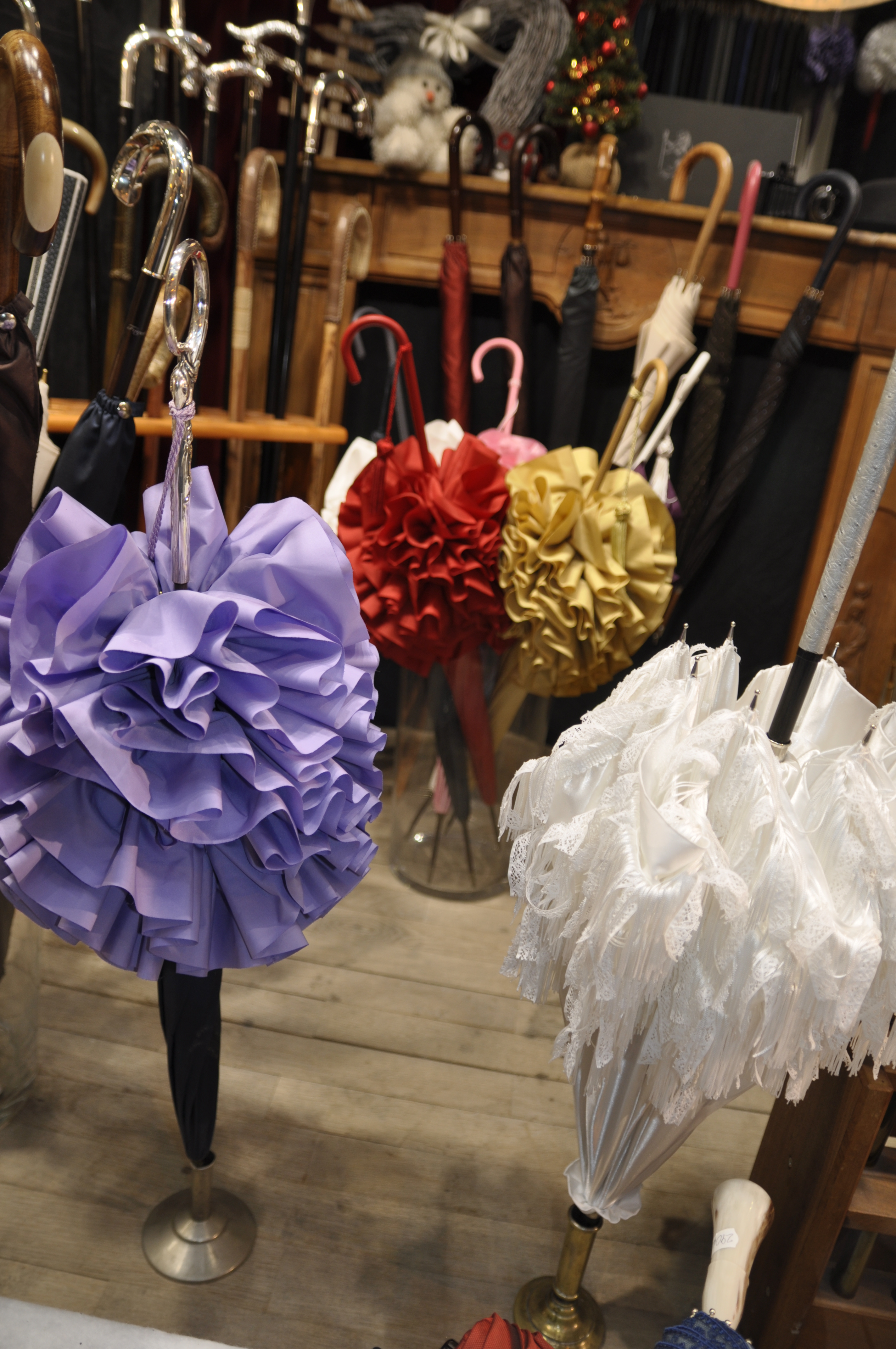 Passage jouffroy 34. Les Parapluies