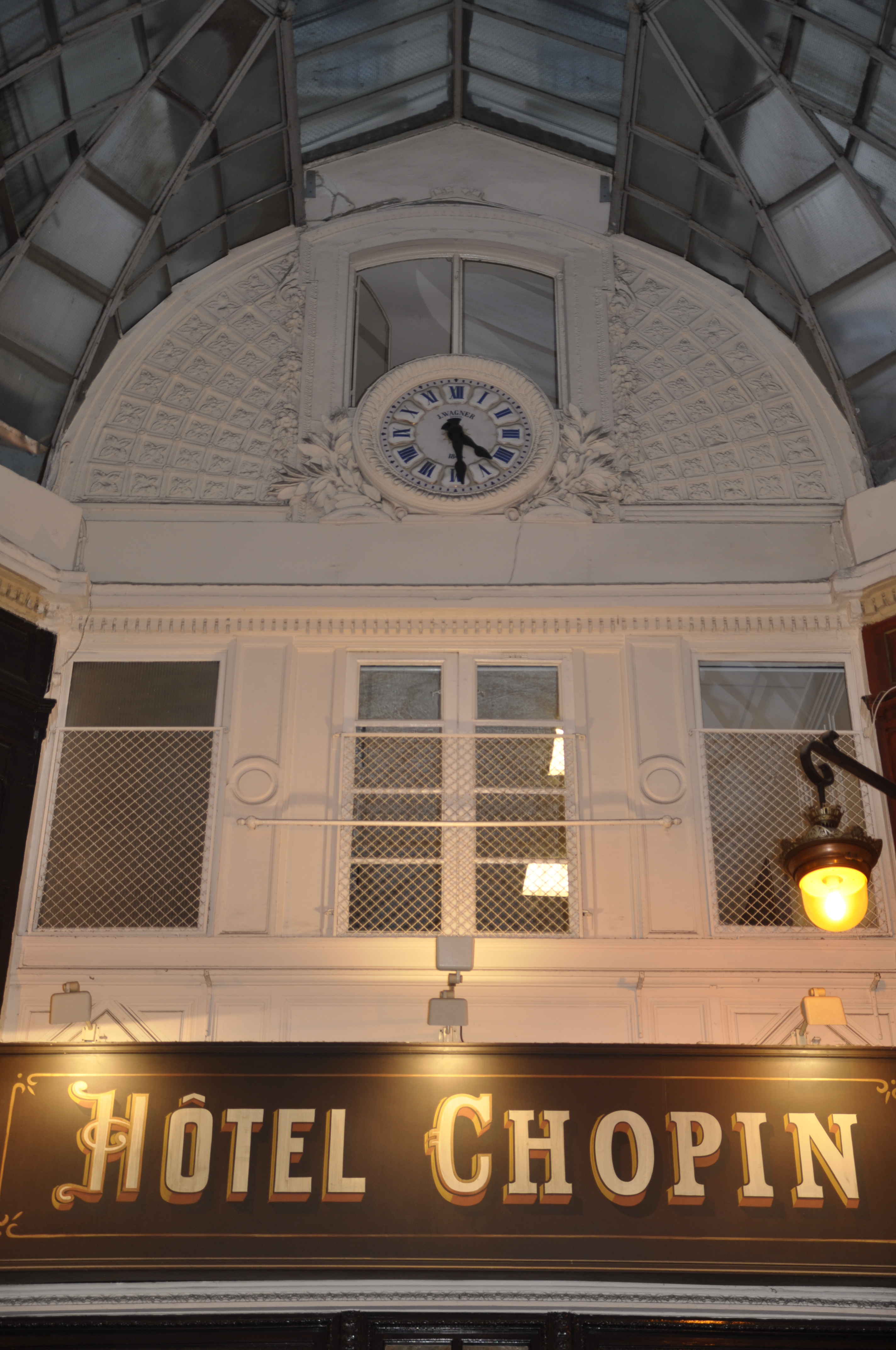 Passage Jouffroy.Hôtel Chopin