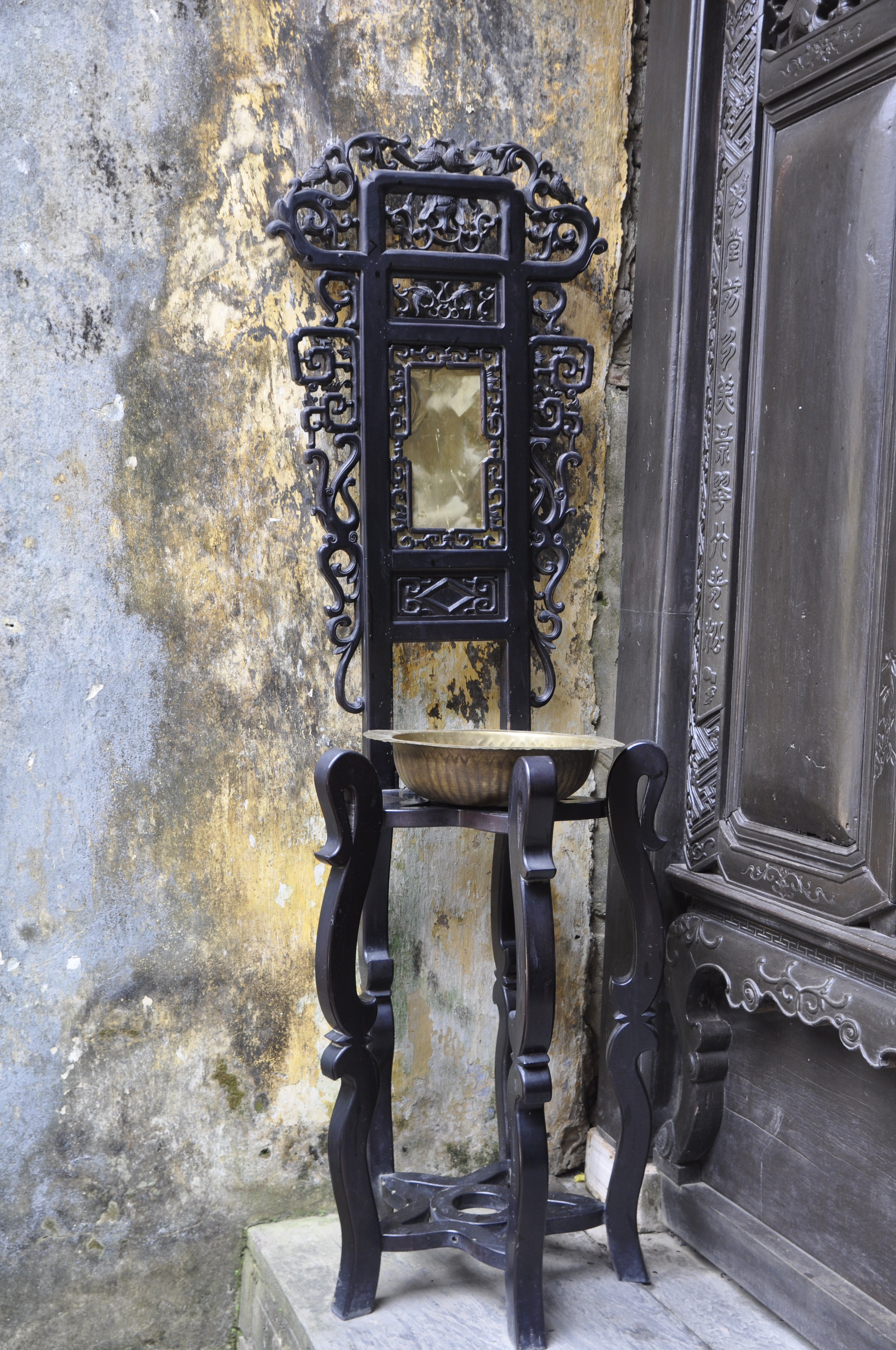 Hoi An. mobilier ancien dans une maison de commerçant_DSC0328