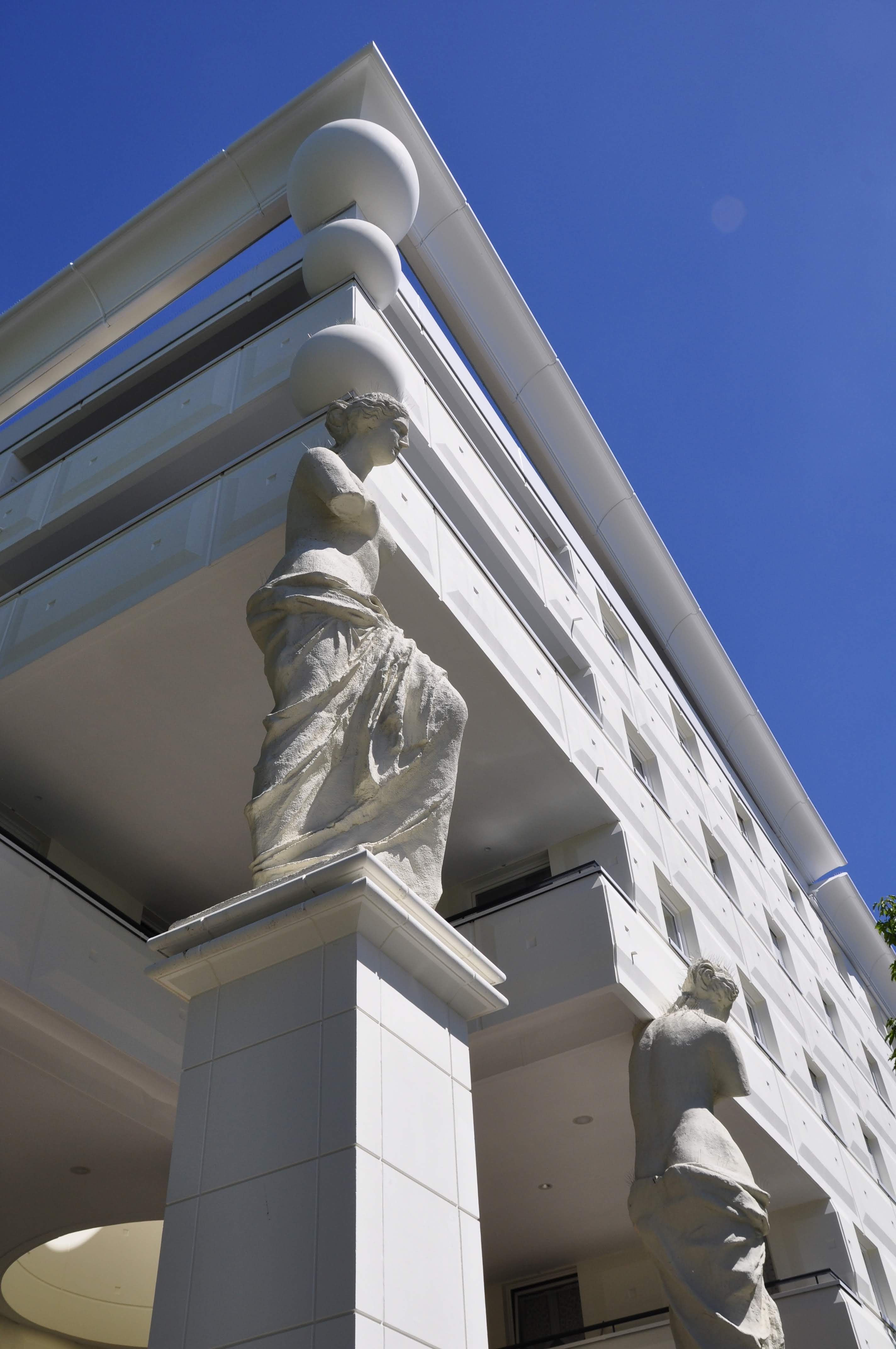 Guyancourt. Les Caryatides