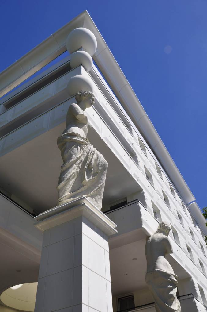 Guyancourt. Les Caryatides