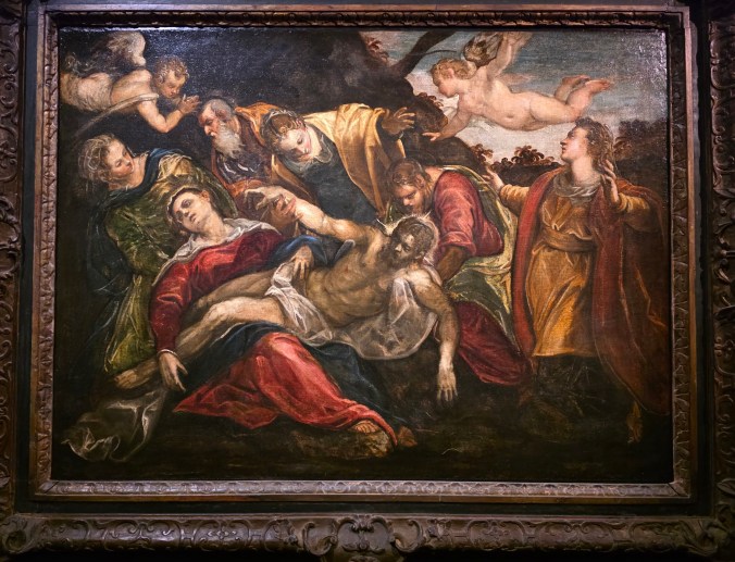 Tableau représentant la mise au tombeau du Christ, entouré de figures, dans un style artistique riche en couleurs.